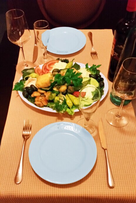 Reservierung gedeckter Tisch